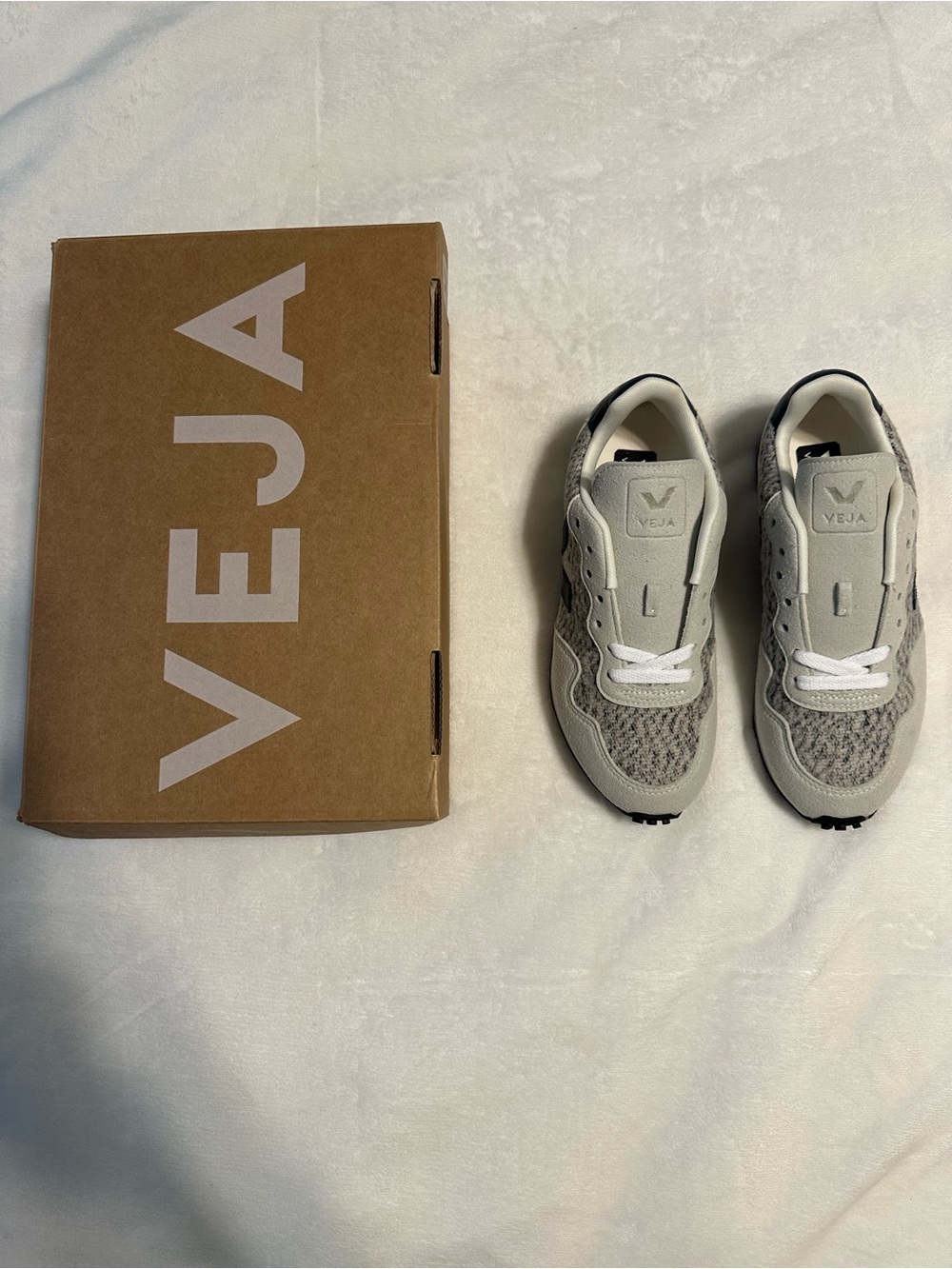Veja Wool Runner Sneakers in Grey and Navy - Picture 2 of 8